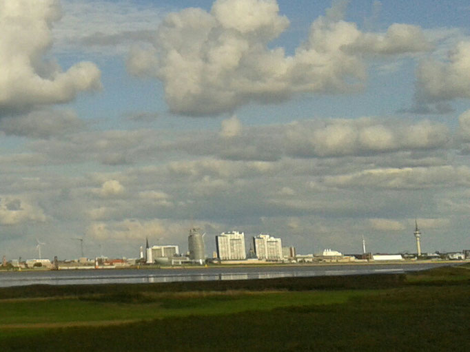Skyline von Bremerhaven vom Blexer Deich aus gesehen
