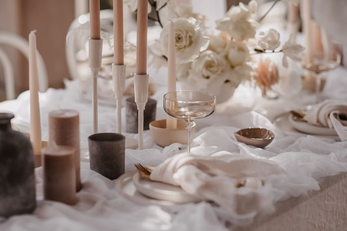 Whimsical Romance Wedding Tablesetting the featherette