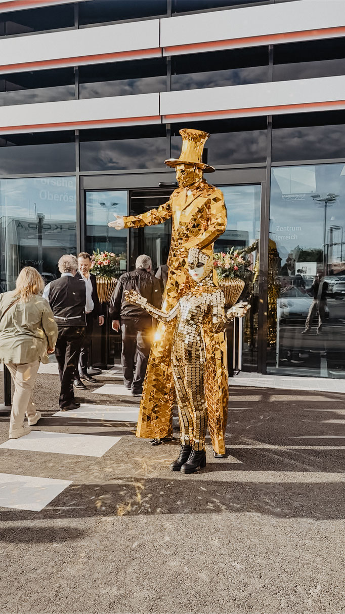 Außergewöhnliche Spiegelkünstler für Galas, Firmenevents, Produktpräsentationen und VIP-Veranstaltungen.