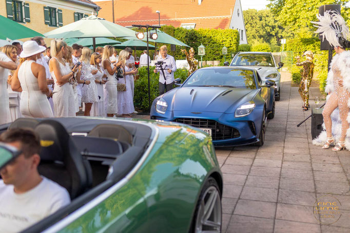 Außergewöhnliche Spiegelkünstler für Galas, Firmenevents, Produktpräsentationen und VIP-Veranstaltungen.