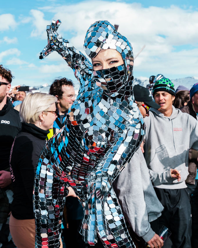 Außergewöhnliche Spiegelkünstler für Galas, Firmenevents, Produktpräsentationen und VIP-Veranstaltungen.