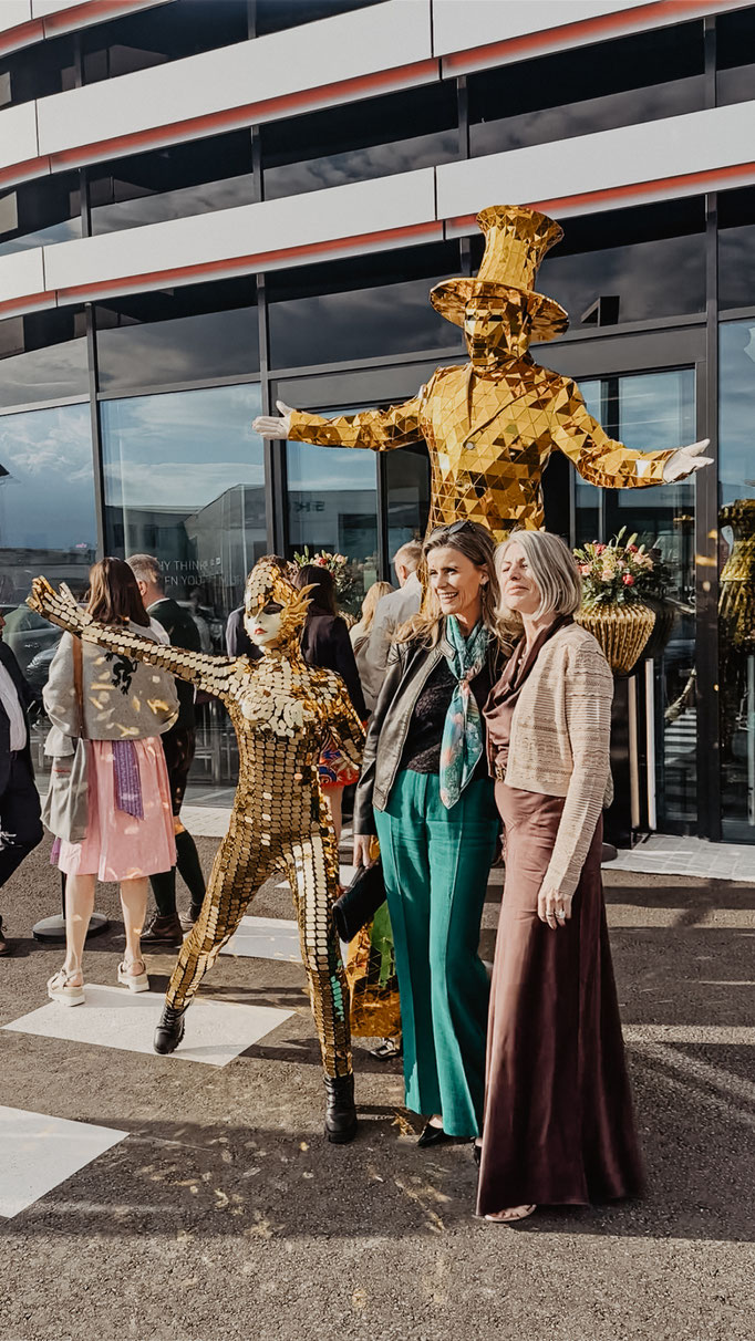 Außergewöhnliche Spiegelkünstler für Galas, Firmenevents, Produktpräsentationen und VIP-Veranstaltungen.