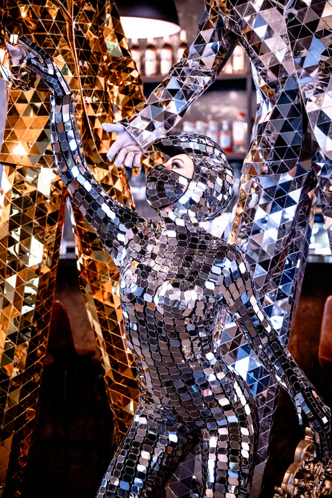 Außergewöhnliche Spiegelkünstler für Galas, Firmenevents, Produktpräsentationen und VIP-Veranstaltungen.
