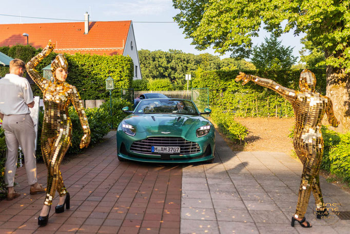 Außergewöhnliche Spiegelkünstler für Galas, Firmenevents, Produktpräsentationen und VIP-Veranstaltungen.