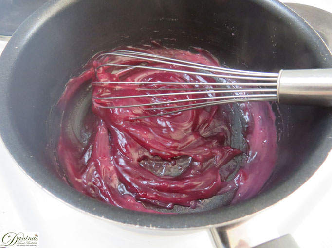 Nach dem Aufkochen entsteht  puddingartige Masse