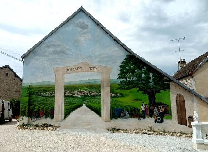 photo d'une fresque murale extérieur représentant un paysage, vigne, Essoyes, Coron