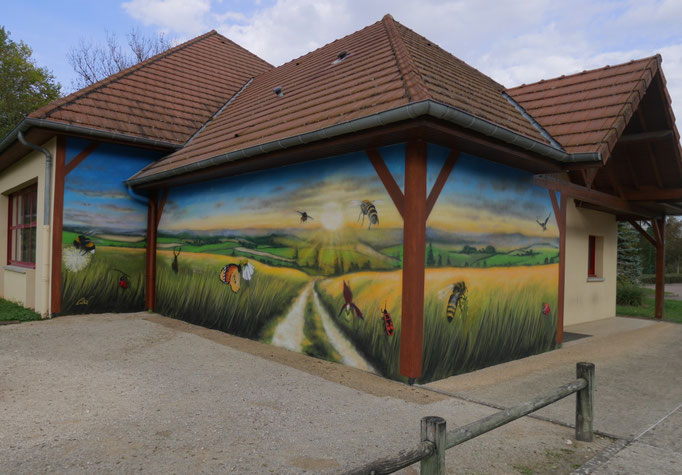 fresque murale extérieure représentant un paysage à Chamesson par Coron Thibaud