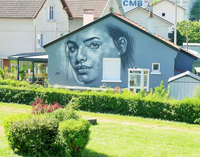 portrait street art , fresque extérieure à Montbard par Thibaud Coron