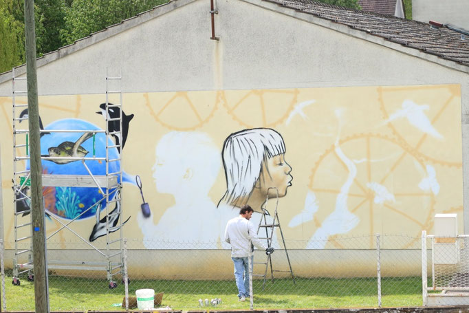 fresque murale pour une école  à Montbard, Coron Thibaud