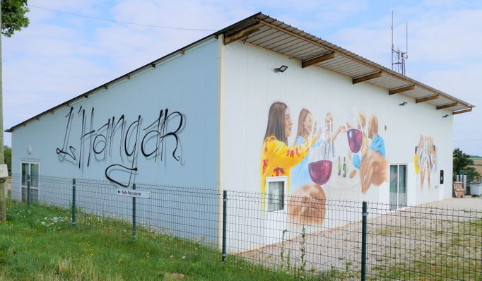  peinture murale extérieure représentant la fête pour la commune de Lucenay-le-duc, Thibaud Coron