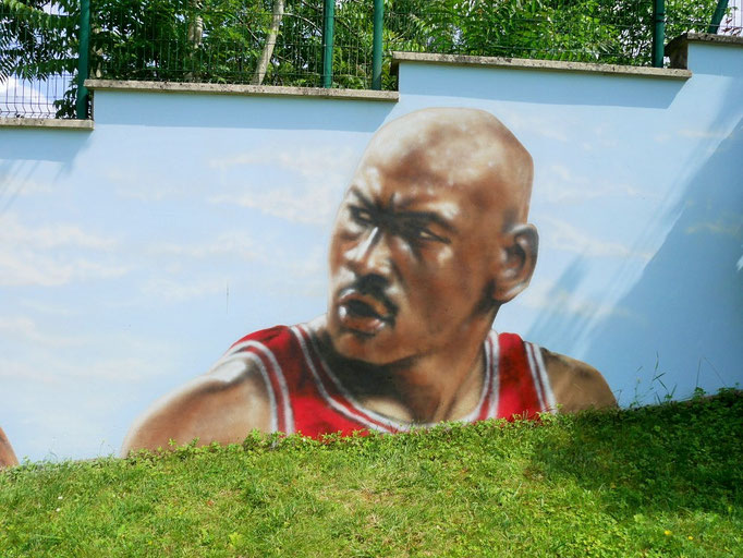 fresque street art représentant un portrait de jordan légende du basket au CEF de Châtillon-sur-Seine, Coron Thibaud