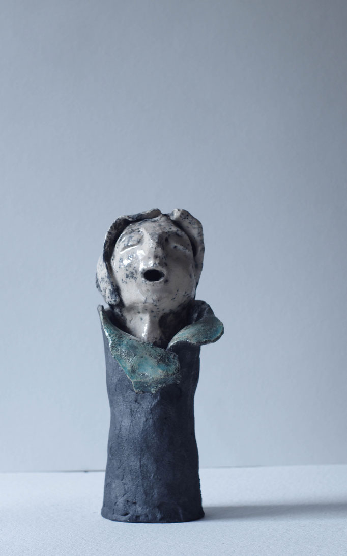 Virgin_9x9x25 cm_Tecnica Raku