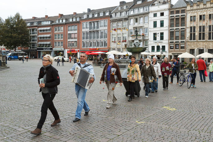 Straßentheater 'Ab in die Tonne'  Aachen 2014