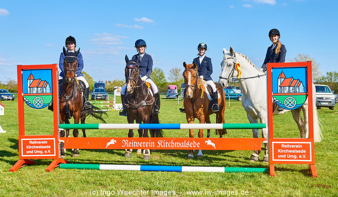 Sieger Mannschaftspringen Kl. A* Johanna Marie Dietrich auf Amsterdam Little Girl D, Luisa Rathjen auf C- Imperial, Marie Miosga auf Cascadeur und Katharina Seroka auf Nena Love