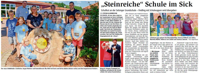 Schulfest an der Selsinger Grundschule – Findling mit Schulwappen wird übergeben