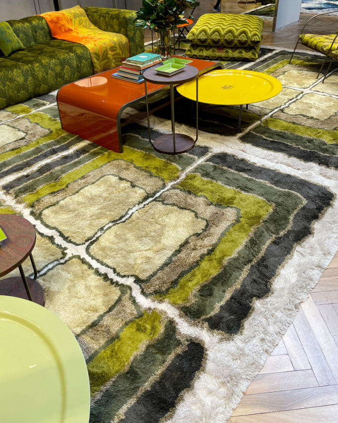 Green Moss rug by Luca Tornaghi for Etro Home Interiors, hand-tufted rug characterized by an organic pattern with varying pile heights and tonal gradients inspired by 1970s graphic motifs and natural moss textures
