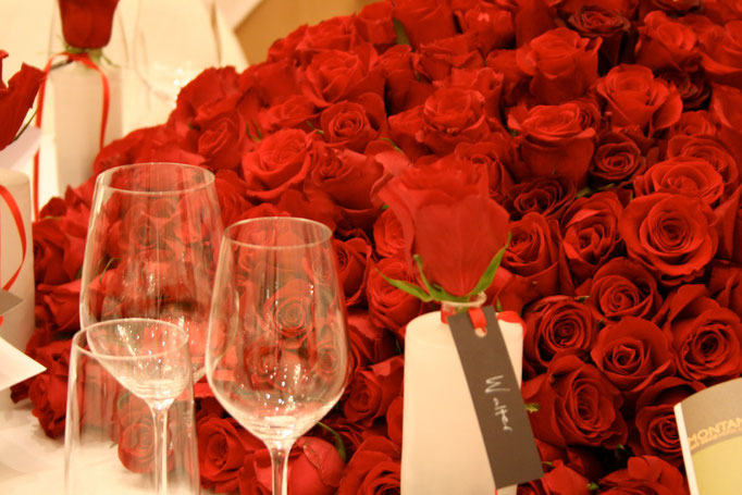 Tischdekoration für Kunde mit 4000 Rosen  |  Hotel Montana Luzern