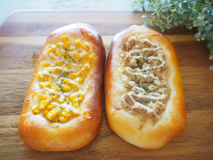 コーンマヨパン（６個）：大人気のお総菜パン。卵とバターの風味豊かな生地がお総菜パンにぴったり。半量(３個)をツナマヨにも変更できます。