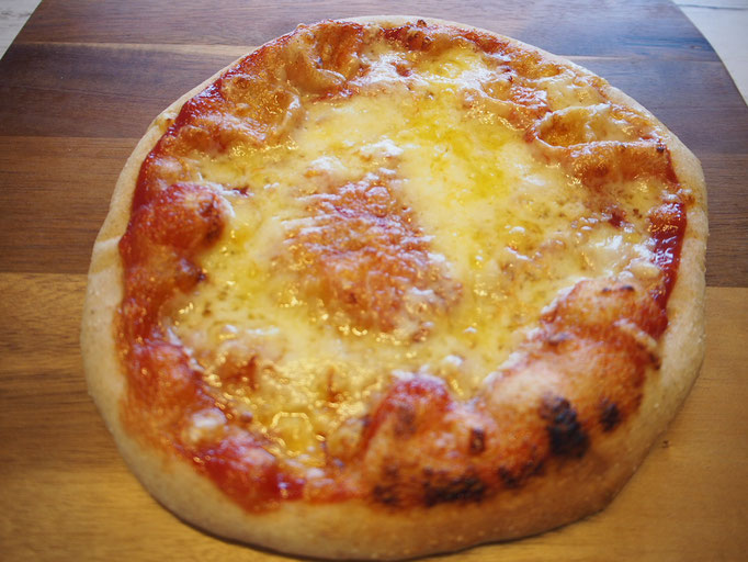 ピザ（２枚）：長時間発酵の生地で作るため、生地は前日仕込み。当日はのばして具材をのせて焼くだけ！ピザパーティーもお手のものになります♪※長時間プチパンを作った方対象