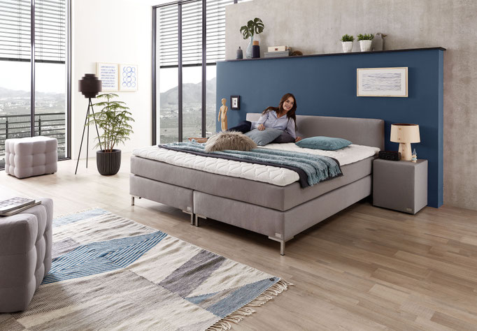 Boxspringbett 180x200 mit Design Kopfteil in grau