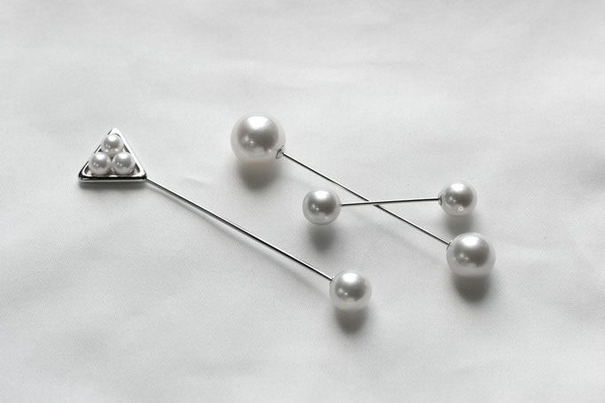  左から pearl pin - No:17-18-P 素材 K10 & SV925 x アコヤ真珠 x 南洋真珠  ,No:17-19-P 素材 K10 x 南洋真珠   / single pearl pierce - No:17-15-E 素材 K10 x 南洋真珠  
