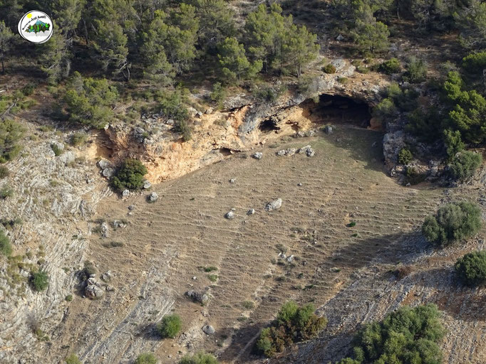 Cueva por debajo de las Alcandoras
