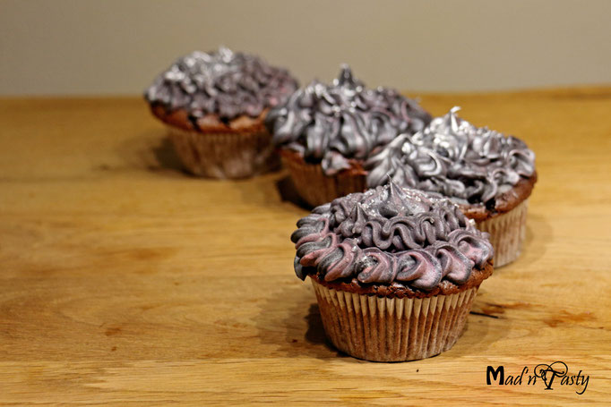 2018 - Campfire Skies (Salty Caramel-Brownie Cupcakes)