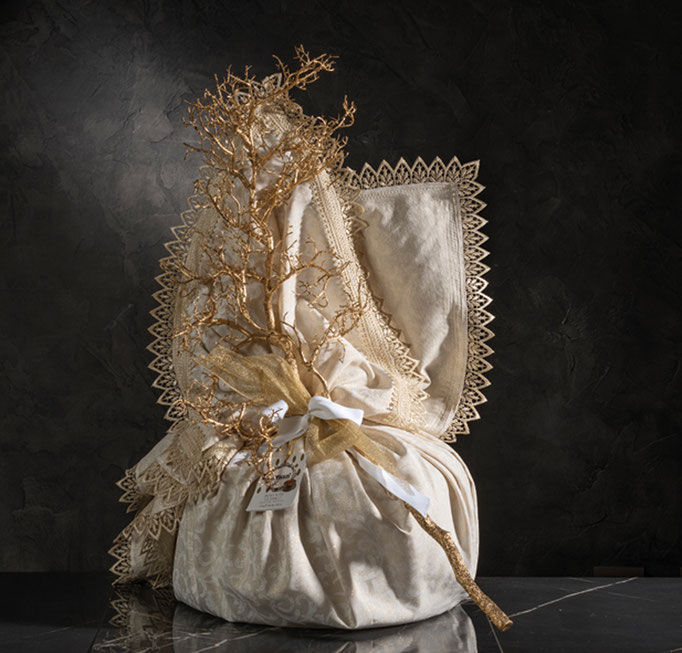 Maxi Panettone Classico Gran Gold Décor Including Tablecloth (10kg)