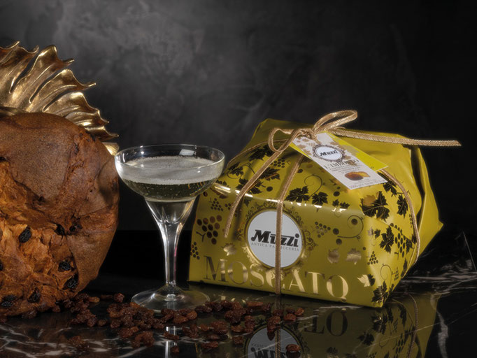 Panettone Moscato wine hand wrap 1kg