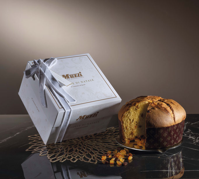 Panettone Classico Elegant White Gift Box (1kg)