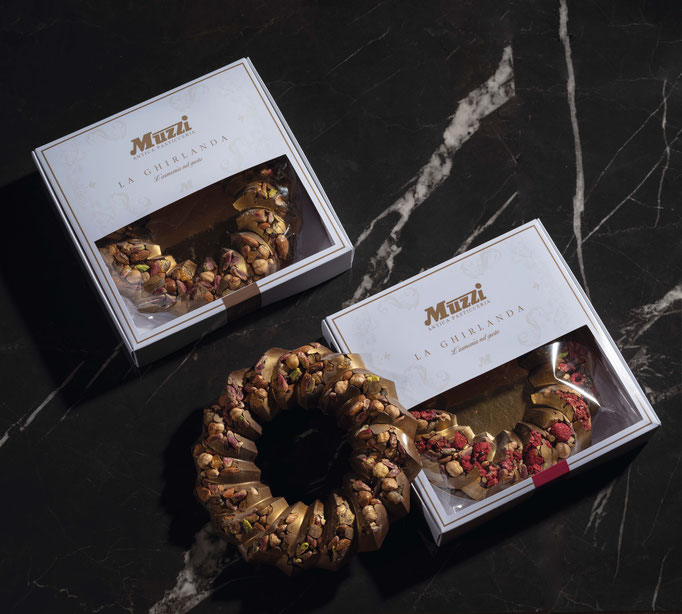 Dark Chocolate “Wreath” with Mixed Fruits & Nuts (400g)