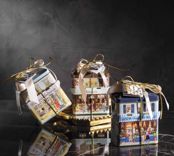 Assorted biscuits in decorative Vintage Collection metal tin (150g)