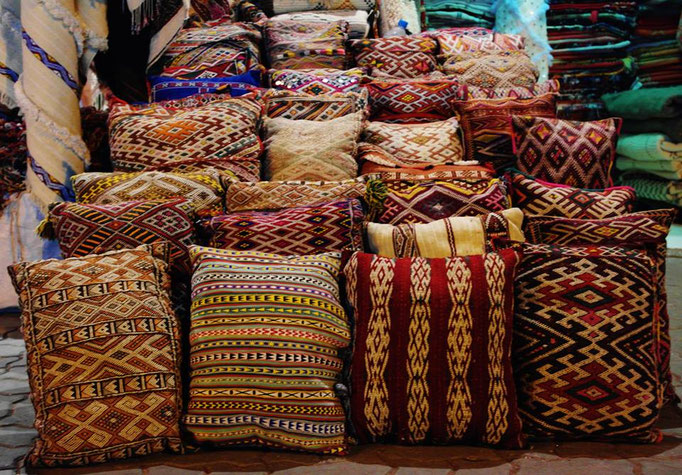 Le souk des tapis et coussins