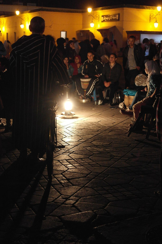 Les conteurs de la place Jemaa El Fna
