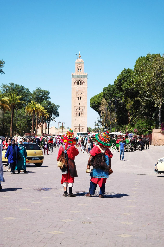 Les porteurs d'eau de la place Jemaa El Fna