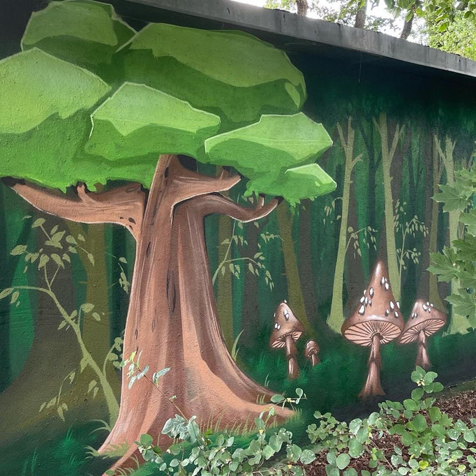 Graffitikünstler im Wanddesign Piraten gemalt in Berlin Wandmalerei