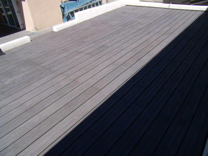 Terrasse composite sur dalle et lambourdes
