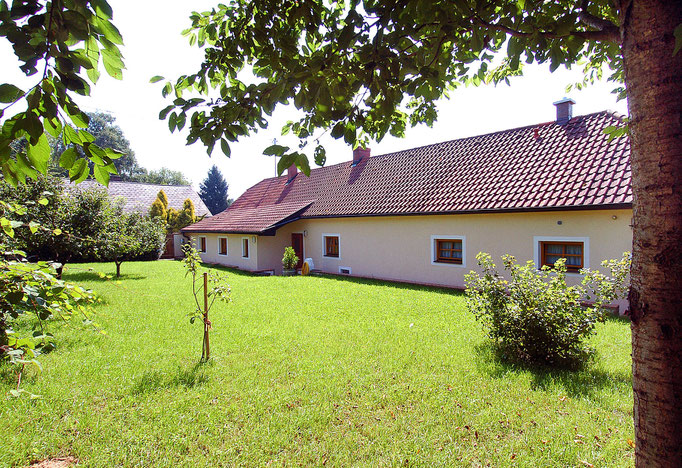 Garten zum Grillen, Sonnen - auf der Hinterseite des Hauses mit direktem Zugang vom Wohnzimmer