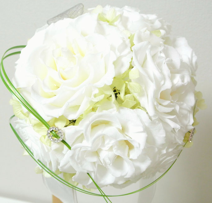 37.white wedding bouquet💐 ￥38.000ブートニア込　（外径22㎝）