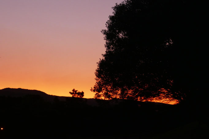 Ca. 19.00 Uhr ist Sonnenuntergang und die Temperatur bei milden 24 Grad