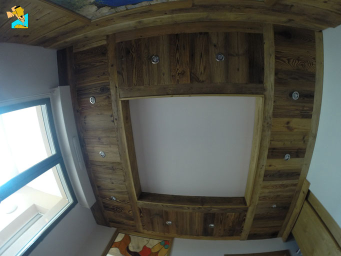 Plafond en vieux dans une chambre verchaix samoens concept bois