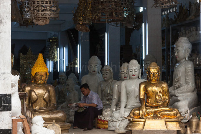 Birmanie - Rangoon - Bouddha's store