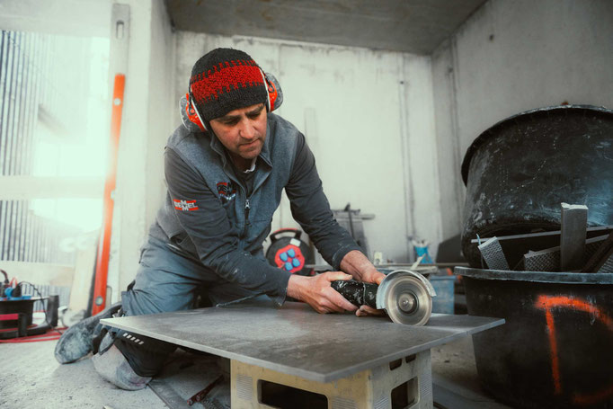 Fachliches Verlegen von Fliesen