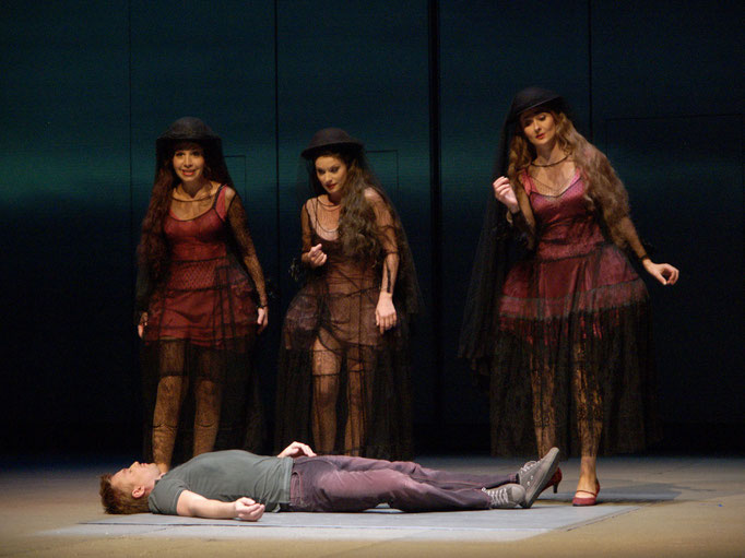 Die Zauberflöte @Theater an der Wien (2006): Natela Nicoli (Dritte Dame), Sabine Cvilak (Erste Dame), Hermine Haselböck (Zweite Dame) & Pavol Breslik (Tamino) 