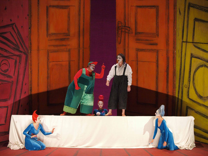  Die Zauberflöte Theater an der Wien (2007/2008) © Armin Bardel - Malin Byström (Erste Dame), Shawn Mathey (Tamino), Julia Oesch (Dritte Dame), Jonathan Lemalu (Papageno) & Hermine Haselböck (Zweite Dame) ..