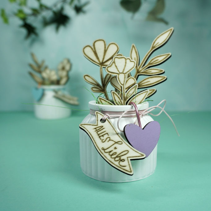 Mini-Vase mit Holzblumen