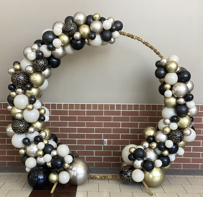 Air-Filled Circle Arch Organic Black White Gold