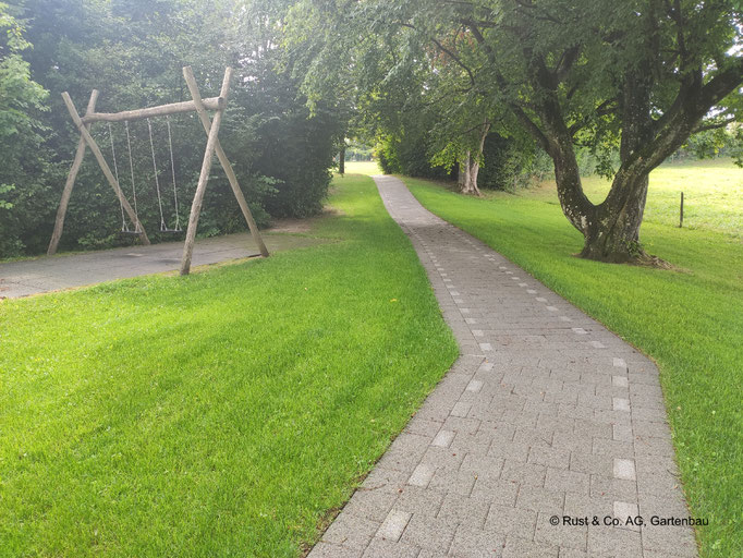 Fussweg mit Sickersteinen 