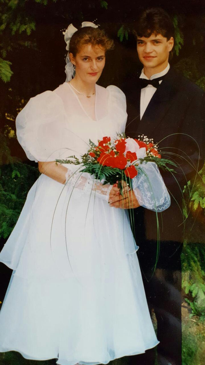 Juni 1992- So haben wir als glückliches Paar bei unserer Hochzeit ausgesehen.