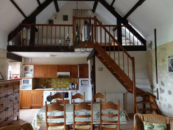 Gîte Le Vieux Frêne : Séjour et mezzanine